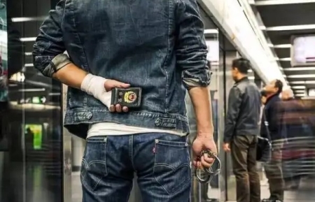 跨省大案！山东菏泽一臭水沟惊现8箱飞天茅台，网传真相大揭秘!