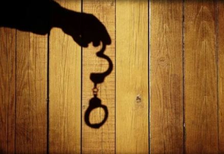 惊天大案曝光：数千尸体疑遭盗窃贩卖，用作植入物原料，引起公愤